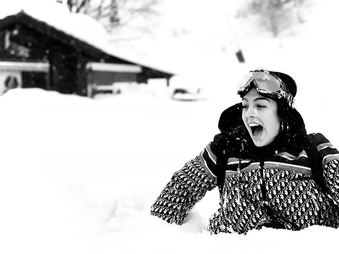 Georgina Rodríguez divertida na neve