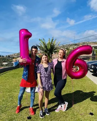 Elma Aveiro com a filha, Eleanor, e o ex-companheiro, Edgar Caires