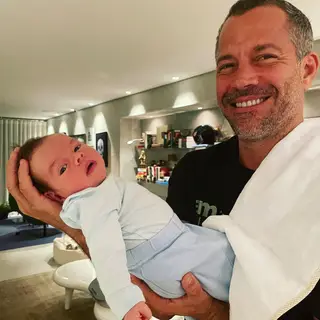 Malvino Salvador com o filho recém-nascido, Rayan