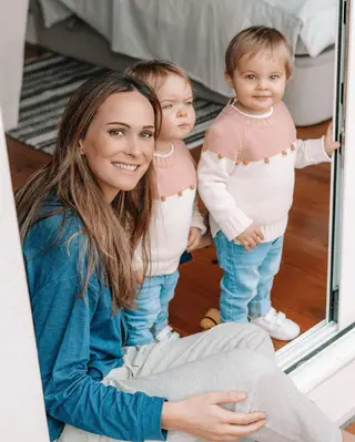 Helena Costa com as filhas gémeas, Mar e Mercedes