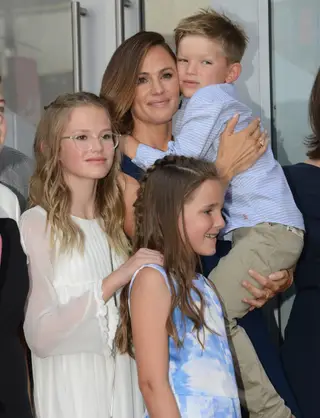Jennifer Garner com Violet, Seraphina e Samuel