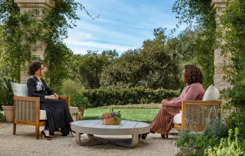 Meghan Markle durante a entrevista com Oprah Winfrey