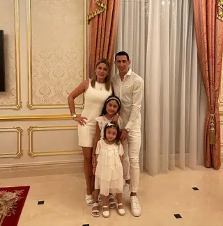 Jorgelina Cardoso e Ángel Di María com as filhas, Mia e Pia