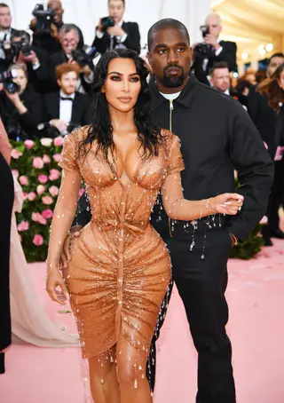 Kim Kardashian e Kanye West avançaram para o divórcio