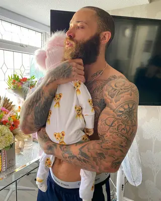Ashley Cain com a filha, Azaylia