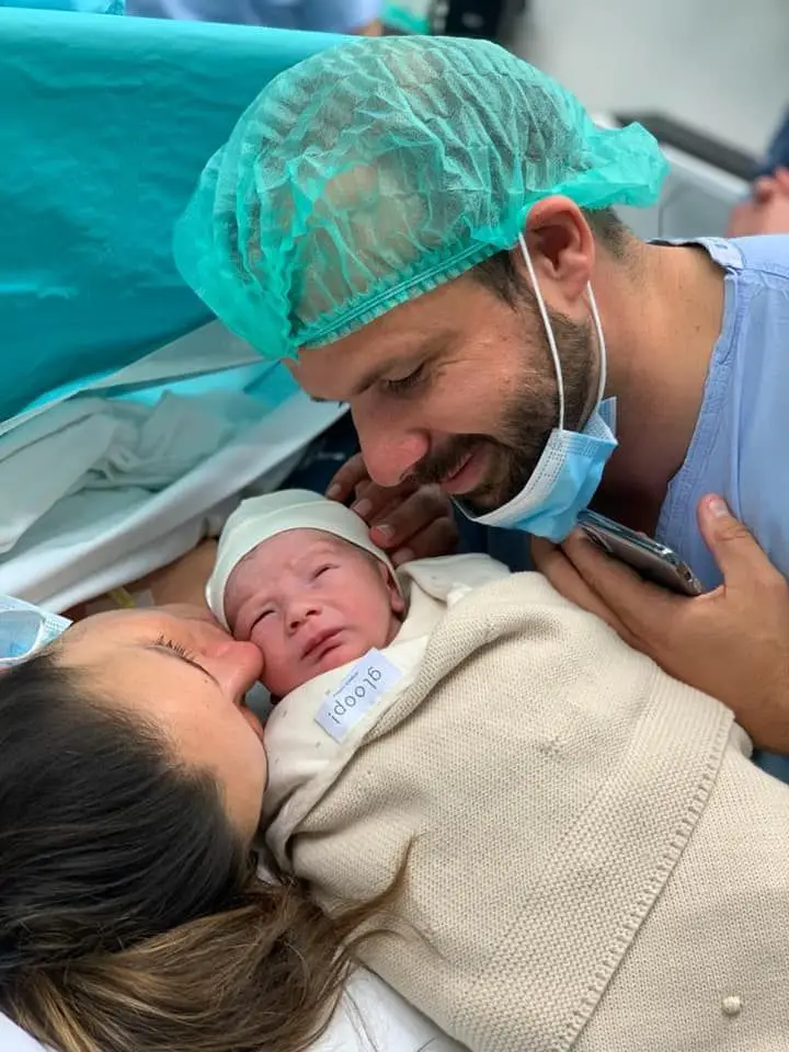 Cláudia Pedrosa e Mário Daniel apresentam o filho, Gabriel ao mundo