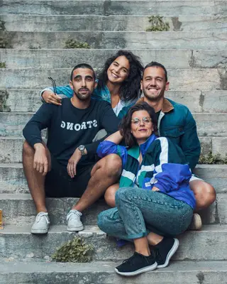 Sara Matos com o irmão, Afonso Alves Matos, a cunhada, Joana Castro, e o companheiro, Pedro Teixeira