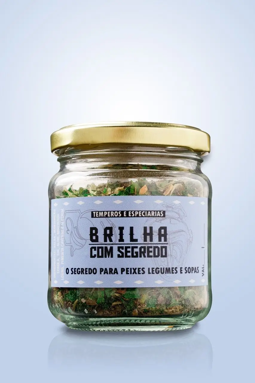 Mistura de temperos e especiarias secas, com diversas texturas crocantes. Ideal para peixes, legumes e sopas (5,25€/60 gr)