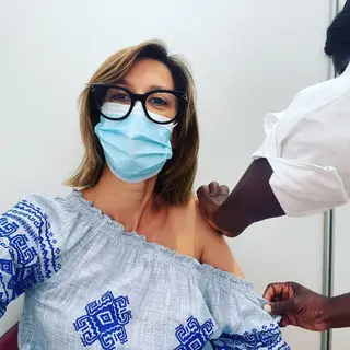 Ana Marques a ser vacinada