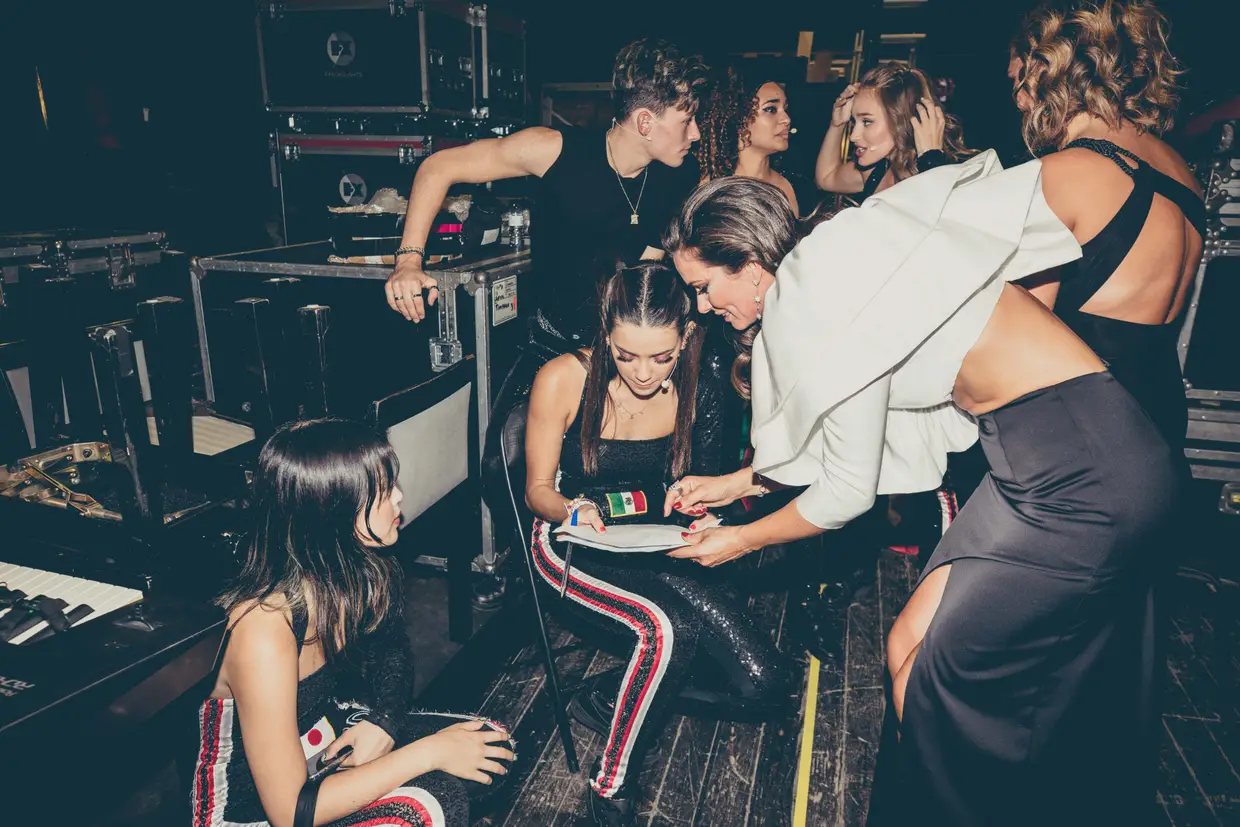 Cláudia Vieira e os Now United