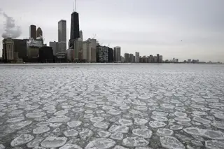 O Lago Michigan (em Chicago) completamente congelado