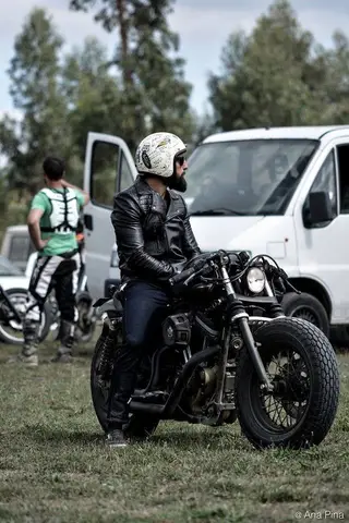 A segunda transformação na minha primeira mota. Uma espécie de Café Racer/ Brat/ Bobber.