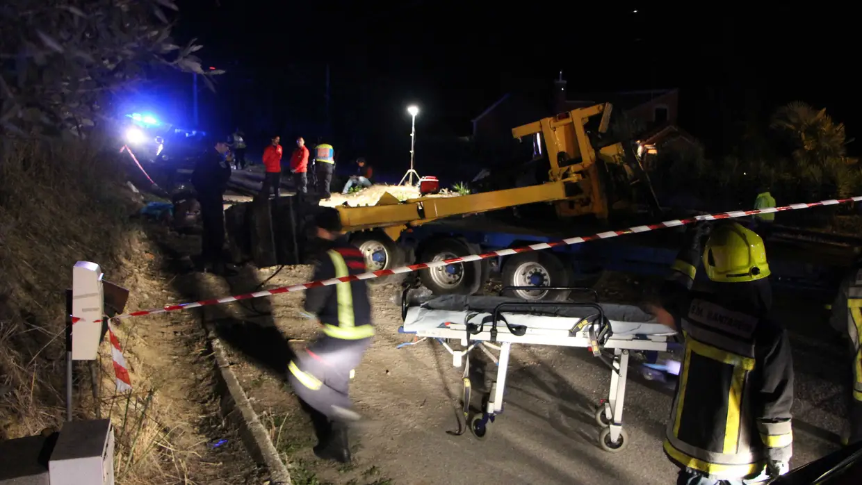 Choque entre comboio e camião causa um morto e 9 feridos