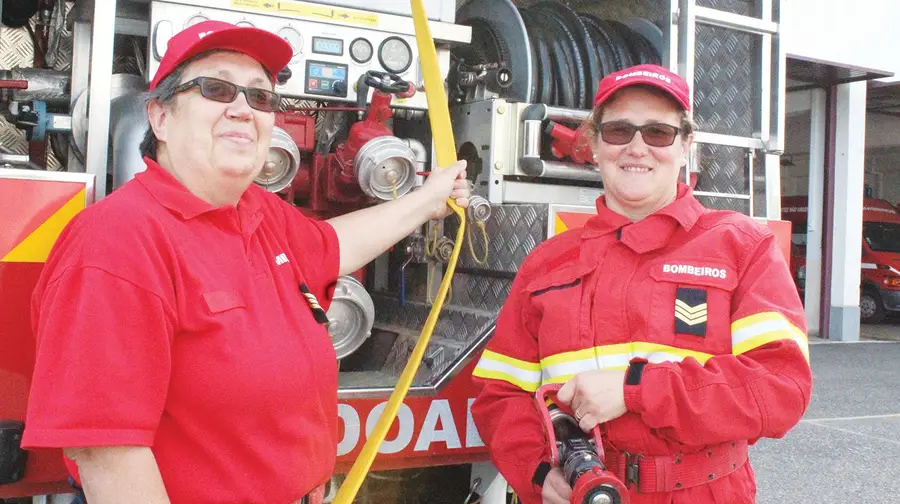 “Fomos para os bombeiros numa altura em que ainda não era habitual haver lá mulheres” “Fomos para os bombeiros numa altura em que ainda não era habitual haver lá mulheres”