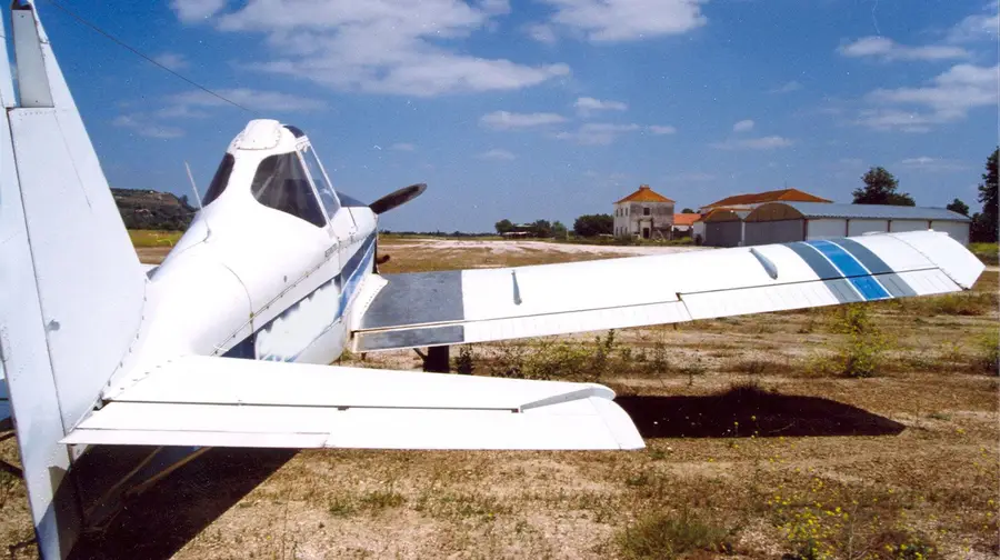 Ferido em incêndio num avião no aeródromo de Santarém Ferido em incêndio num avião no aeródromo de Santarém