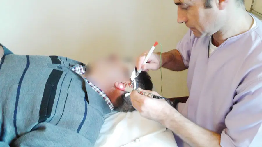 Tratamento anti-tabaco com apenas uns “pequenos choques na orelha” Tratamento anti-tabaco com apenas uns “pequenos choques na orelha”