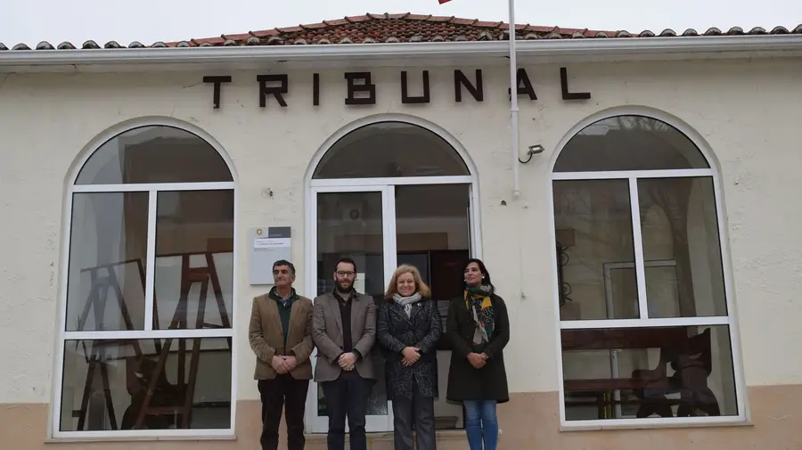 Autarcas congratulam-se com reposição de serviços em tribunais da região Autarcas congratulam-se com reposição de serviços em tribunais da região