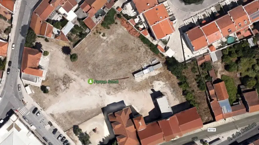 Câmara de Almeirim paga 100 mil euros para ter 15 anos de estacionamento na Misericórdia Câmara de Almeirim paga 100 mil euros para ter 15 anos de estacionamento na Misericórdia