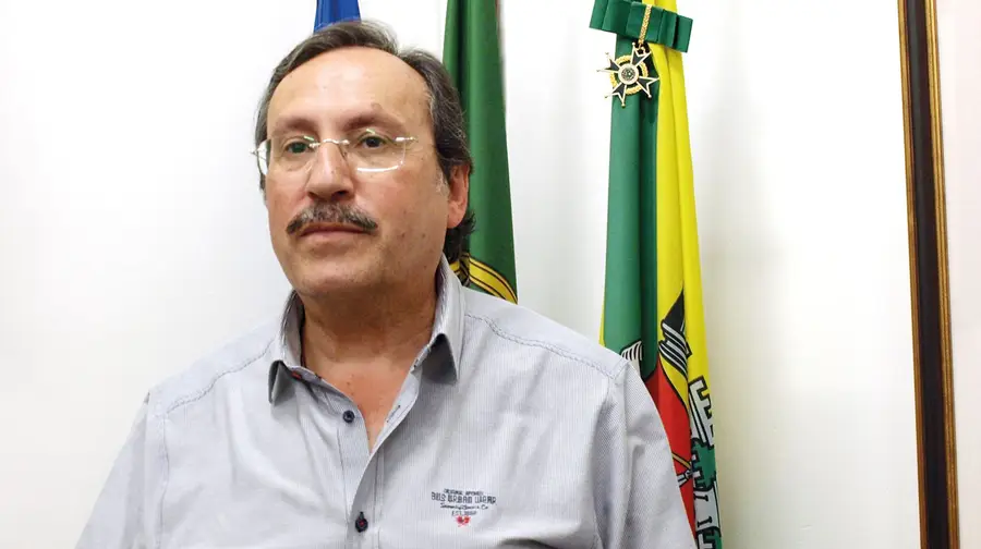 Presidente de Torres Novas desmente chumbo de relvado sintético anunciado pelo BE Presidente de Torres Novas desmente chumbo de relvado sintético anunciado pelo BE
