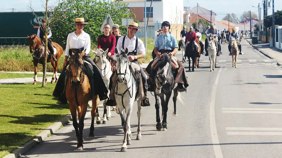 Desfile de cavaleiros e carroças em Benavente para ajudar a Comissão da Picaria Desfile de cavaleiros e carroças em Benavente para ajudar a Comissão da Picaria