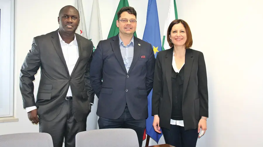 Rio Maior apoia o desporto na Guiné-Bissau Rio Maior apoia o desporto na Guiné-Bissau