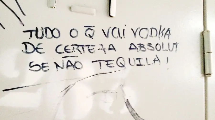 Garrafinha gentil que te partiste... Garrafinha gentil que te partiste...