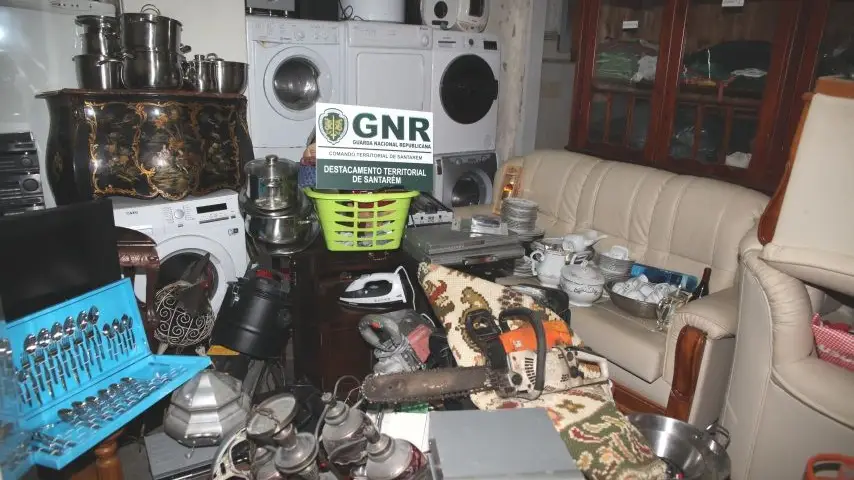 GNR apreende droga e material furtado em Santarém GNR apreende droga e material furtado em Santarém