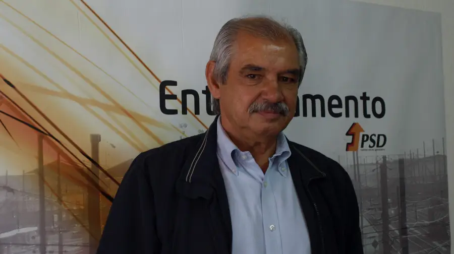 Presidente do Entroncamento defende antecessor em privado e ataca-o em público Presidente do Entroncamento defende antecessor em privado e ataca-o em público