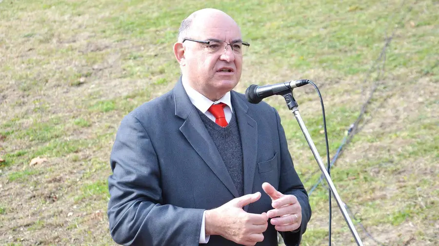 Vila Franca de Xira vai pagar um milhão de euros em juros na compra dos terrenos da Armada Vila Franca de Xira vai pagar um milhão de euros em juros na compra dos terrenos da Armada