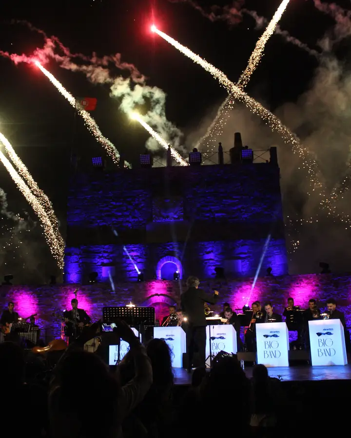 Pedro Abrunhosa e Aurea com Abrantes Big Band no Castelo de Abrantes