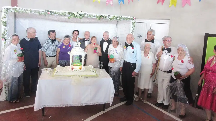 Idosos comemoram Santos Populares em Pé da Pedreira - Alcanede Idosos comemoram Santos Populares em Pé da Pedreira - Alcanede