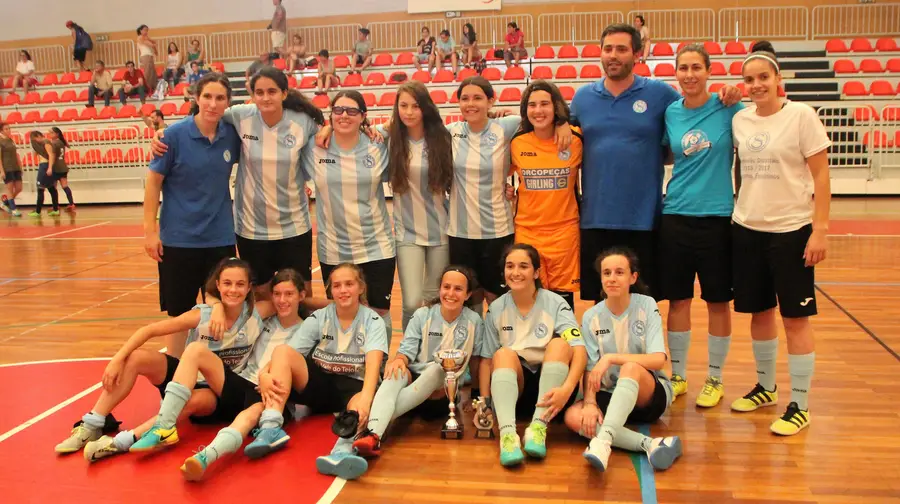 Juvenis femininos de futsal do Vitória de Santarém vencem torneio Juvenis femininos de futsal do Vitória de Santarém vencem torneio
