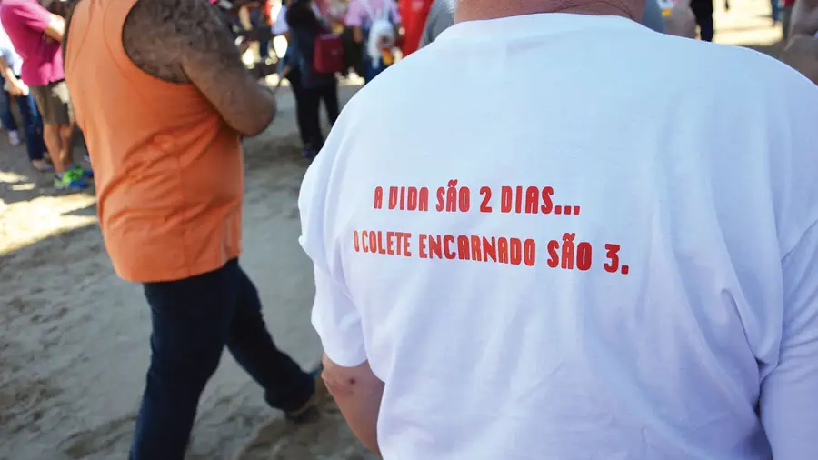 Só três não dá para nada! Só três não dá para nada!