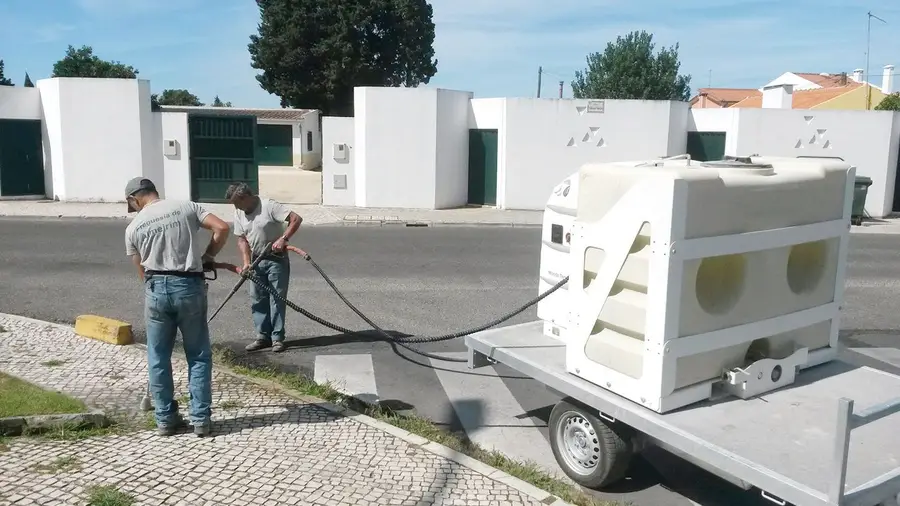 Máquina amiga do ambiente para acabar com ervas em Almeirim Máquina amiga do ambiente para acabar com ervas em Almeirim