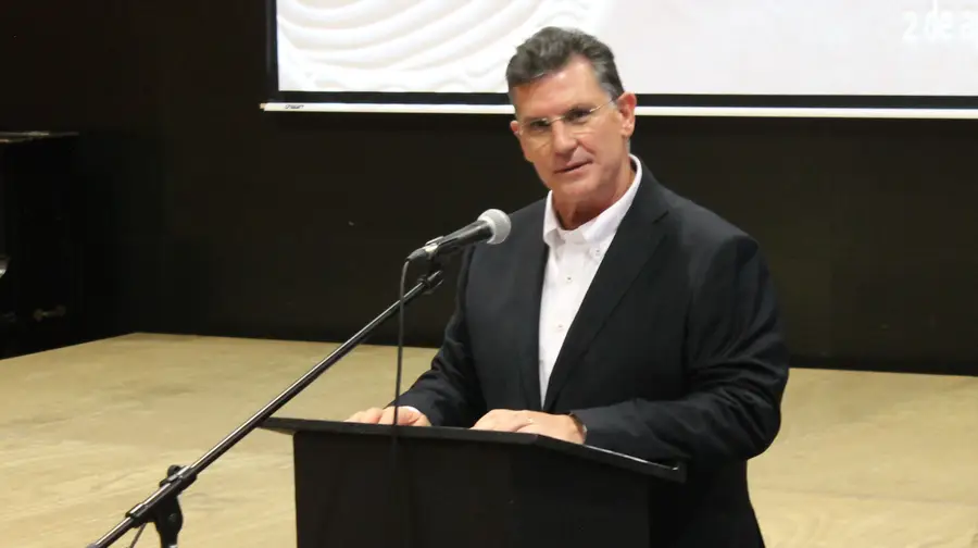 Eurico Valente é o novo director do Agrupamento de Escolas Reynaldo dos Santos Eurico Valente é o novo director do Agrupamento de Escolas Reynaldo dos Santos