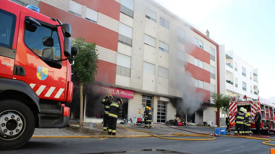 Incêndio deixou edifício em Salvaterra de Magos “sem condições de habitabilidade” Incêndio deixou edifício em Salvaterra de Magos “sem condições de habitabilidade”