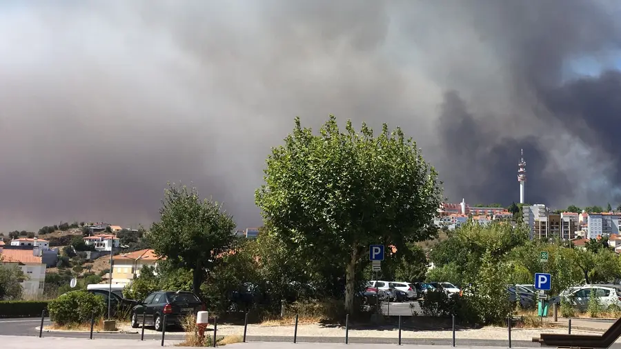 Quatro aldeias evacuadas em Abrantes, ardeu uma casa de primeira habitação Quatro aldeias evacuadas em Abrantes, ardeu uma casa de primeira habitação