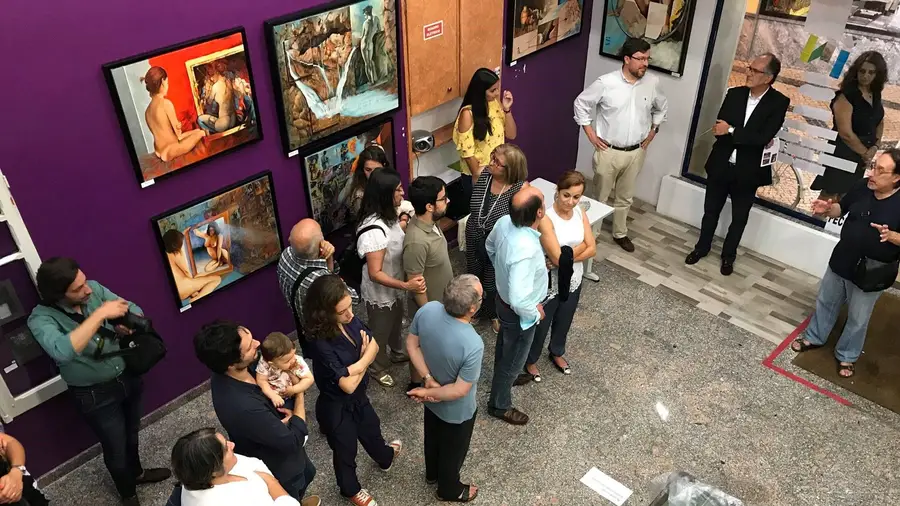 Galerias de arte “reabrem” lojas devolutas no centro histórico de Santarém Galerias de arte “reabrem” lojas devolutas no centro histórico de Santarém