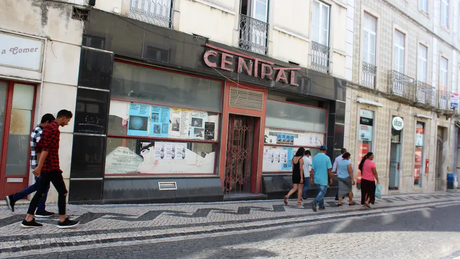 Café Central deve abrir até Outubro Café Central deve abrir até Outubro