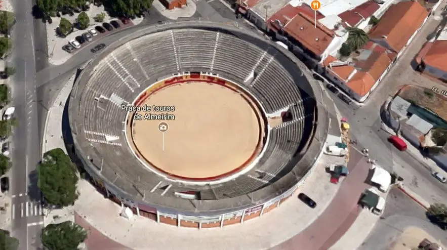 Misericórdia de Almeirim faz obras ilegais na praça de toiros Misericórdia de Almeirim faz obras ilegais na praça de toiros