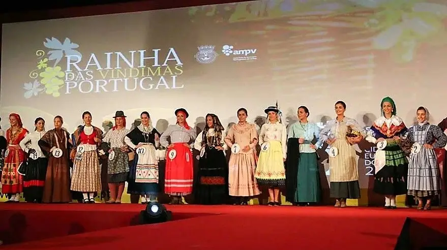 Cartaxo oferece transporte para ver eleição da Rainha das Vindimas Cartaxo oferece transporte para ver eleição da Rainha das Vindimas
