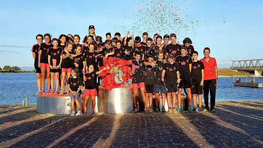 Atletas da Escola de Triatlo do Benfica sagram-se Campeões Nacionais de Estafetas Atletas da Escola de Triatlo do Benfica sagram-se Campeões Nacionais de Estafetas