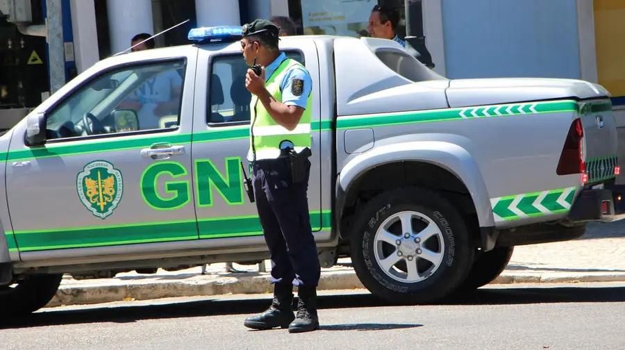 Ferido em colisão entre ligeiro e pesado em Almeirim Ferido em colisão entre ligeiro e pesado em Almeirim