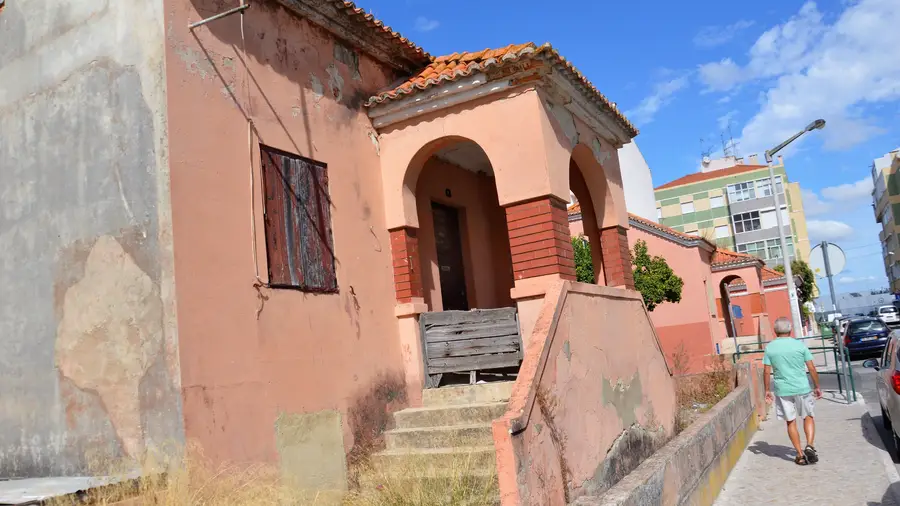 Vila Franca de Xira limpa coercivamente casas devolutas em Alverca Vila Franca de Xira limpa coercivamente casas devolutas em Alverca