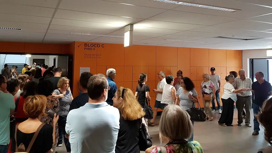 Filas para votar na Póvoa de Santa Iria e Forte da Casa Filas para votar na Póvoa de Santa Iria e Forte da Casa