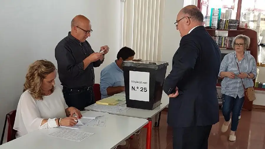 Presidente de Vila Franca de Xira votou em Alverca Presidente de Vila Franca de Xira votou em Alverca