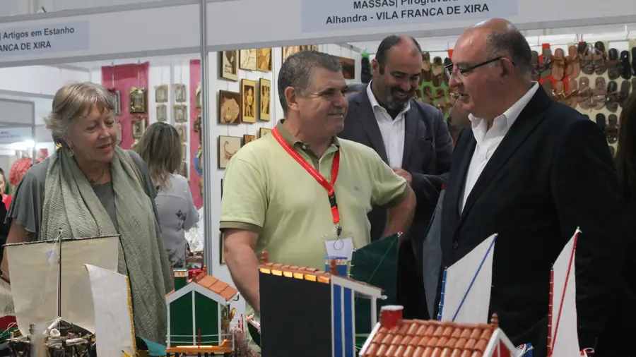 Artistas de Vila Franca de Xira expõem os seus trabalhos no 33º Salão de Artesanato Artistas de Vila Franca de Xira expõem os seus trabalhos no 33º Salão de Artesanato
