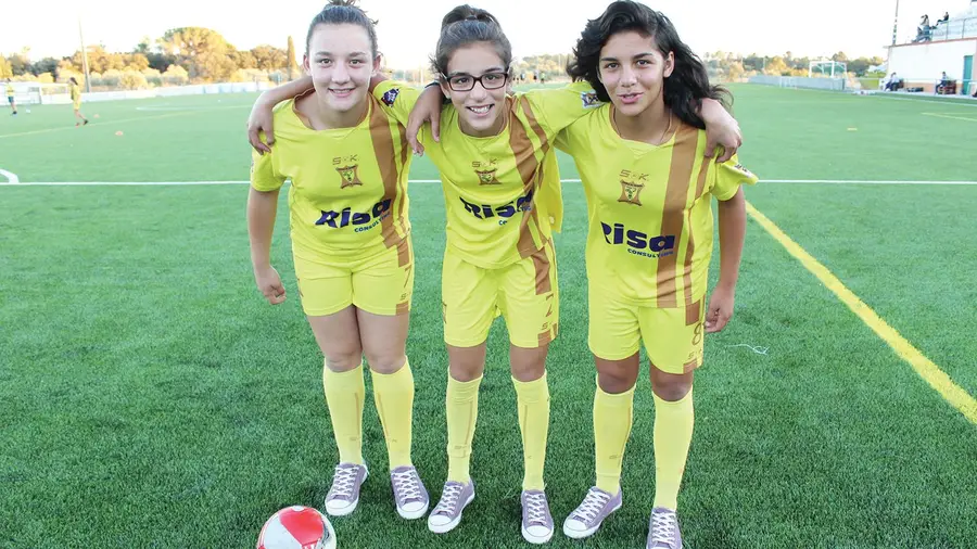 Trigémeas de Pernes nasceram com o futebol no sangue Trigémeas de Pernes nasceram com o futebol no sangue