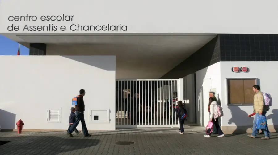 Centro Escolar de Assentis e Chancelaria fecha mais cedo por falta de funcionários Centro Escolar de Assentis e Chancelaria fecha mais cedo por falta de funcionários