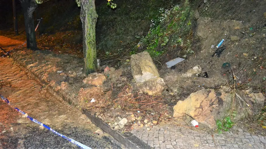 Chuva provoca deslizamento de terras na Póvoa de Santa Iria Chuva provoca deslizamento de terras na Póvoa de Santa Iria